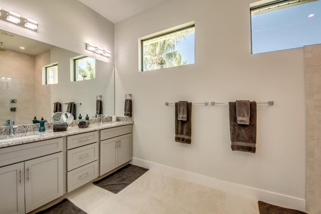 Villa Sensation By Coralvilla - New,Modern With Pool Cape Coral Exterior photo