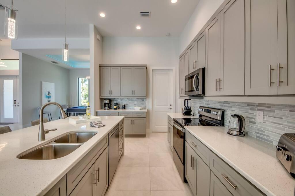 Villa Sensation By Coralvilla - New,Modern With Pool Cape Coral Exterior photo