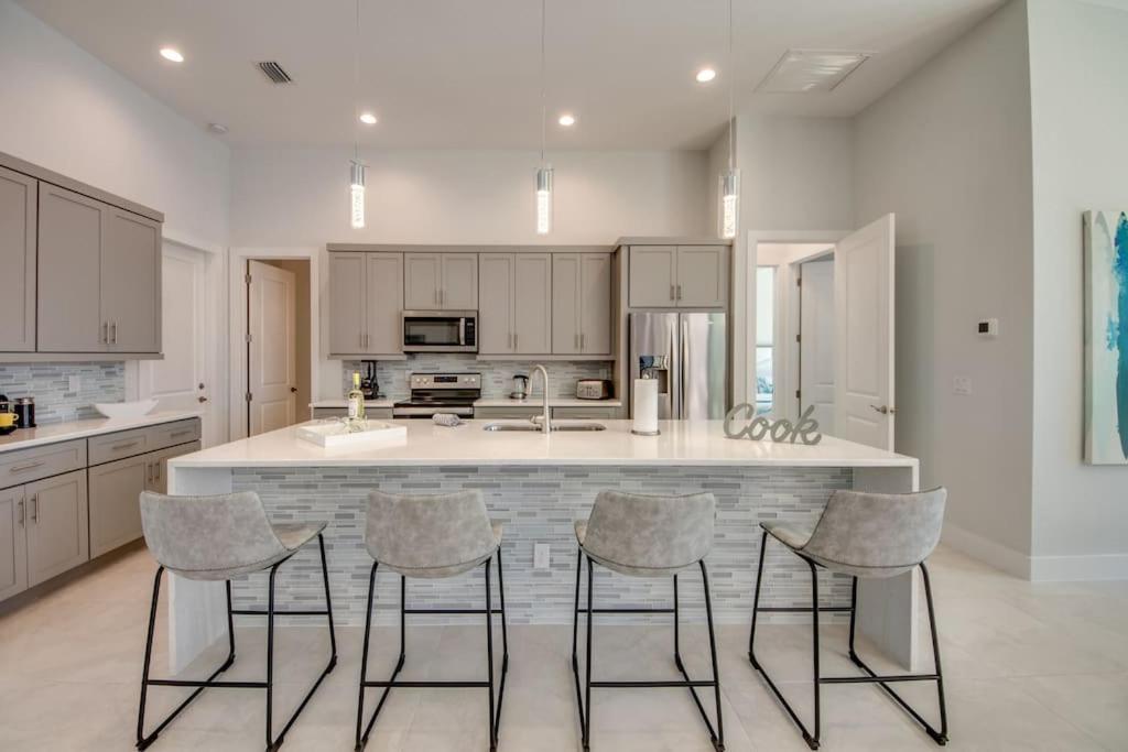 Villa Sensation By Coralvilla - New,Modern With Pool Cape Coral Exterior photo